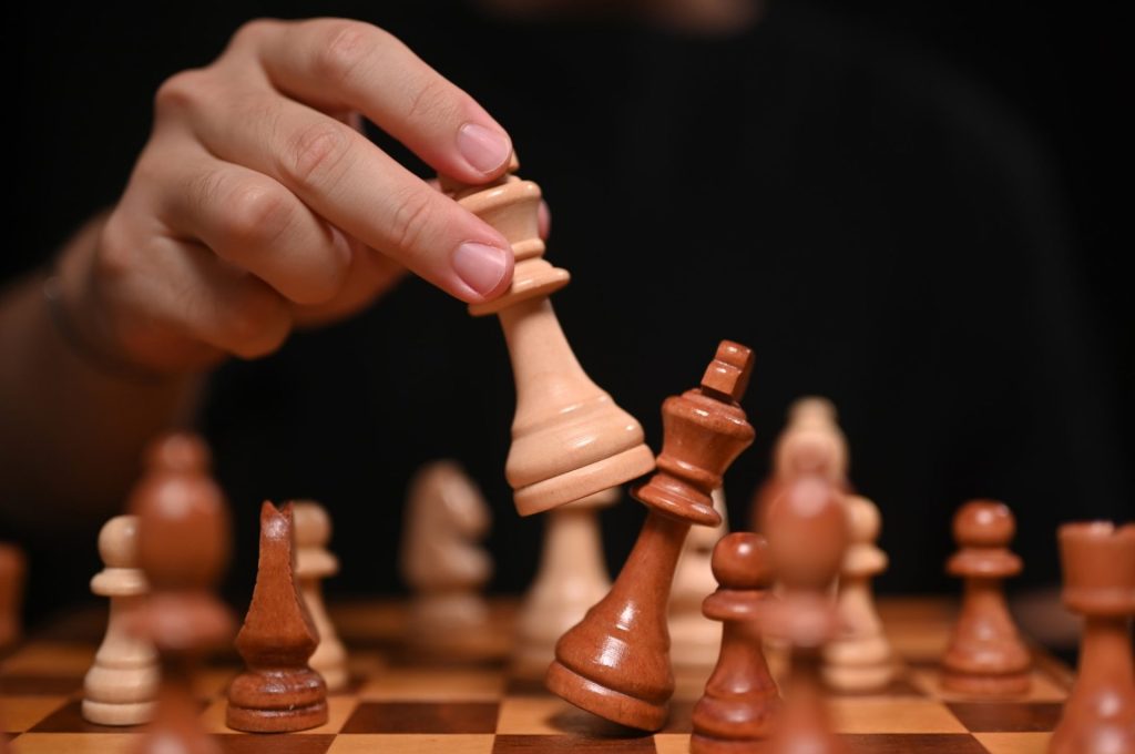 businessman-moving-chess-piece-and-checkmate-during-competition–e1650353837359.jpg businessman-moving-chess-piece-and-checkmate-during-competition--e1650353837359.jpg
